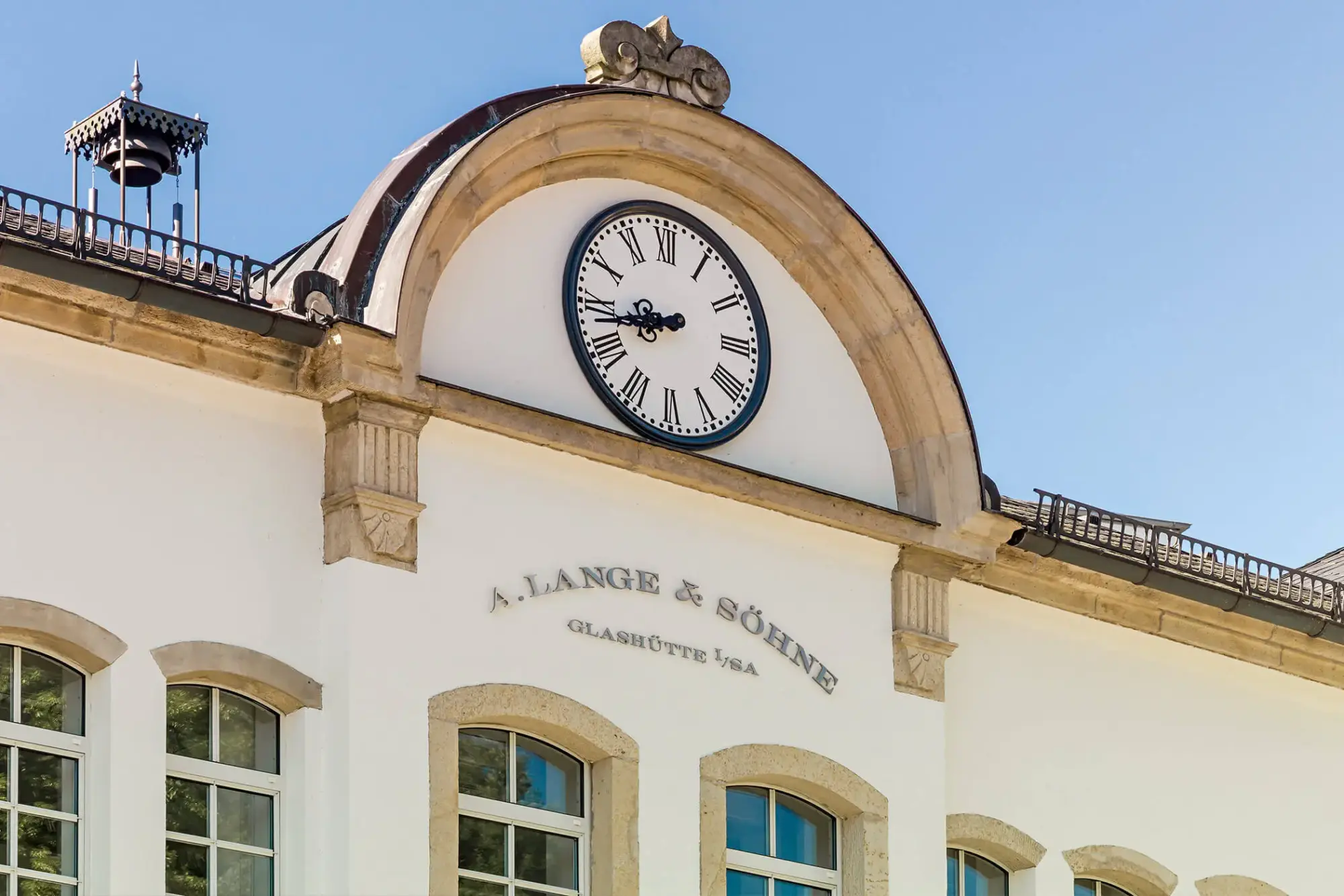 a-lange-soehne-stammhaus-exterior-view-lettering
