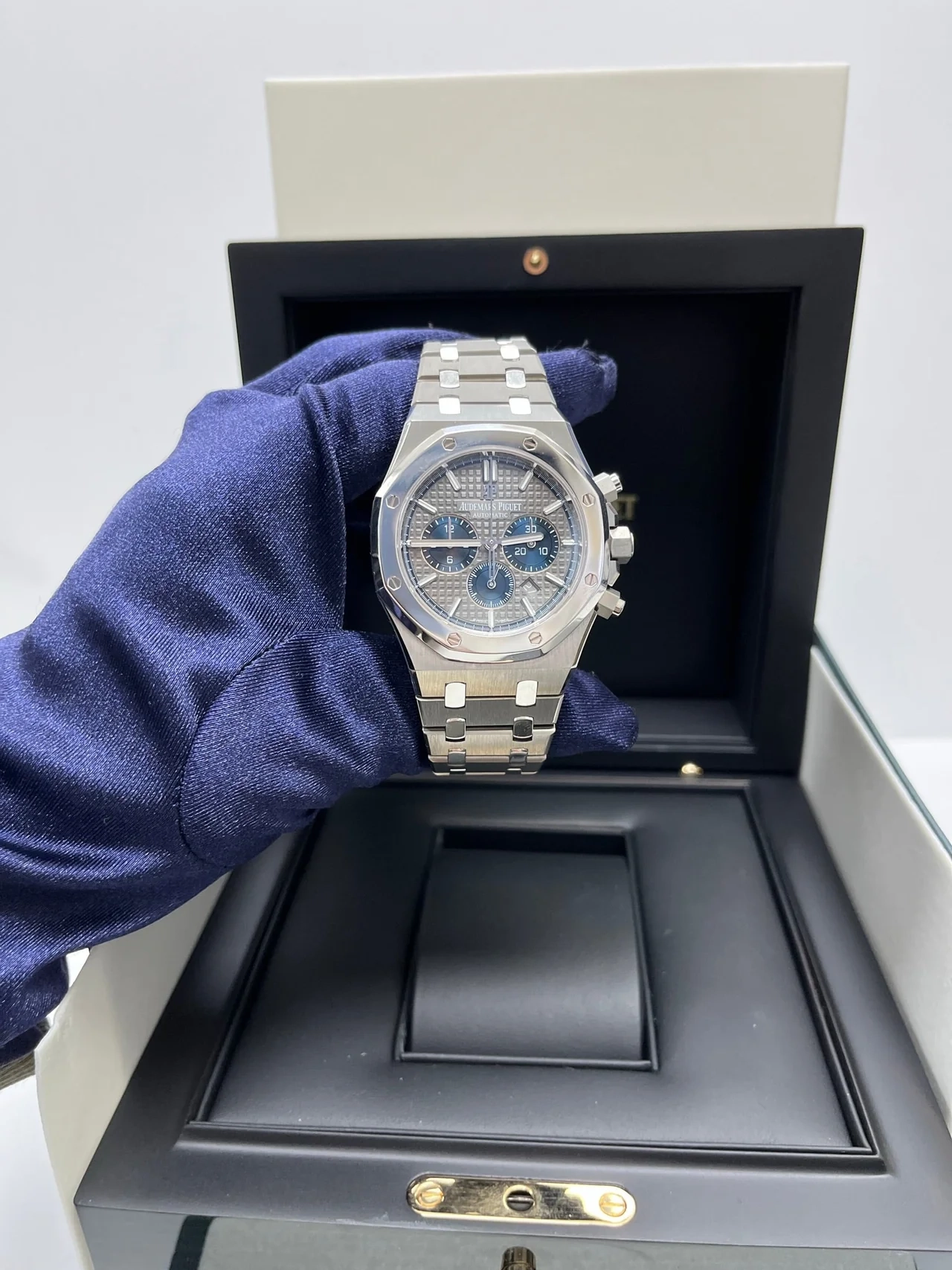 audemars-piguet-royal-oak-chronograph-platinum-titanium-limited-edition-ref-26331ipoo1220ip01-925178_1280x